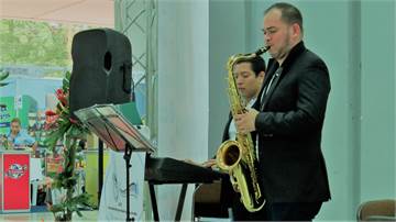 Música instrumental de saxofón. Panamá